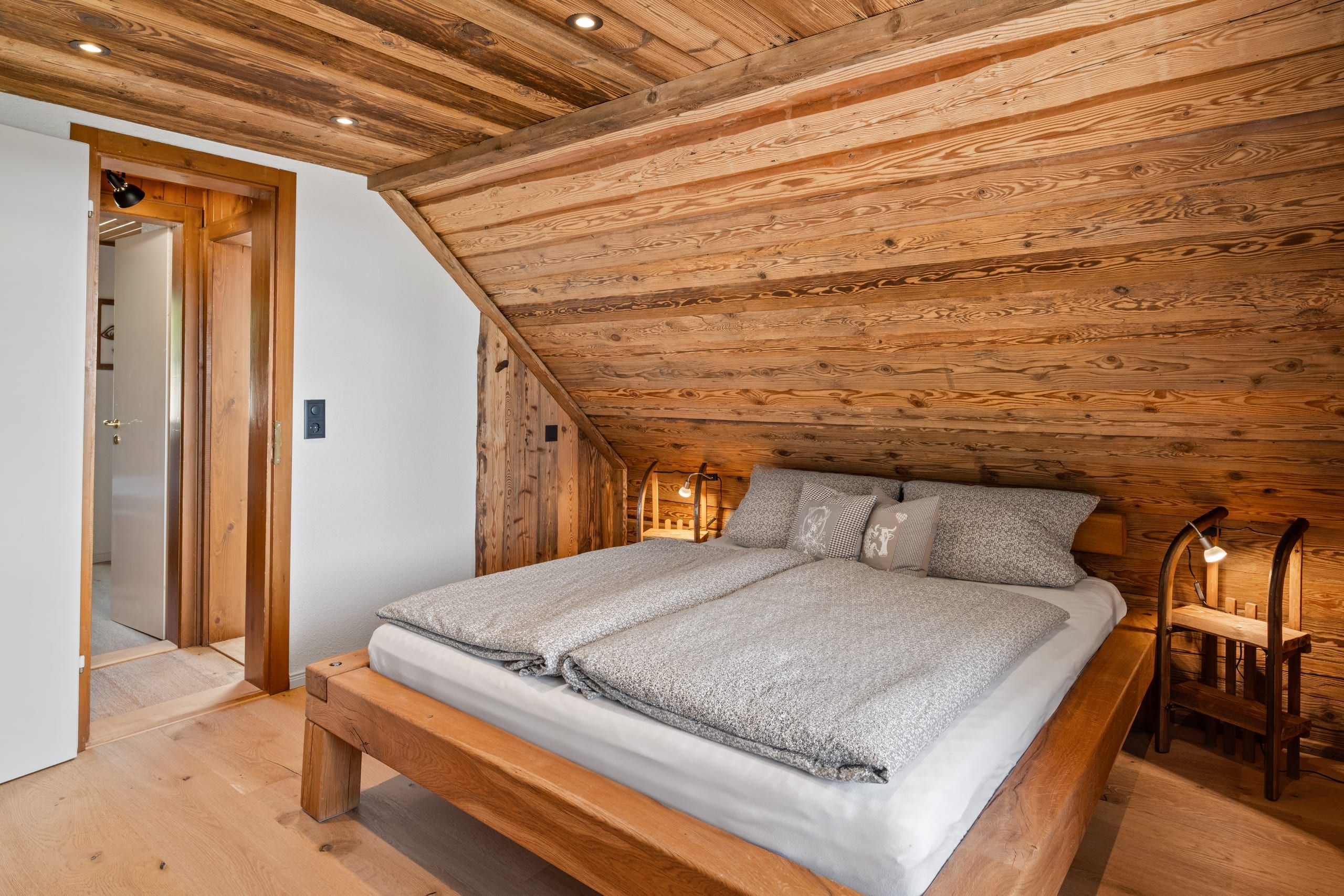 Schlafzimmer 1